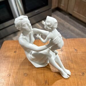 Keiser #389 Graceful Bisque Porcelin Mother and Child Sculpture